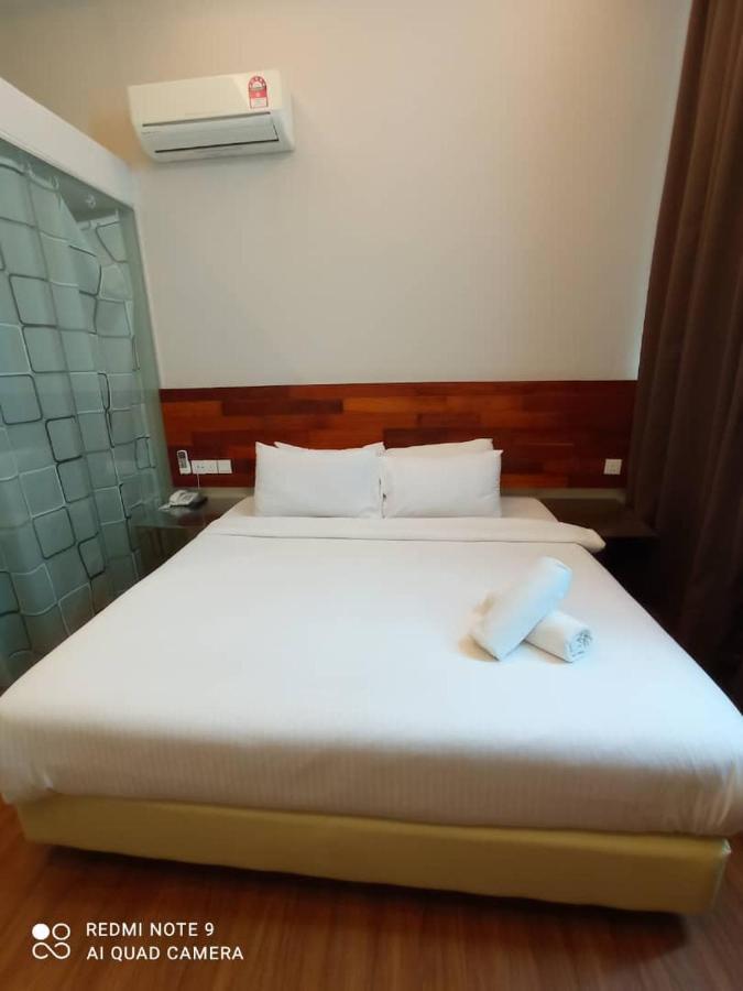 เดอะ ริเวอร์แบงก์ โฮเต็ล แอนด์ สปา Hotel กวนตัน ภายนอก รูปภาพ